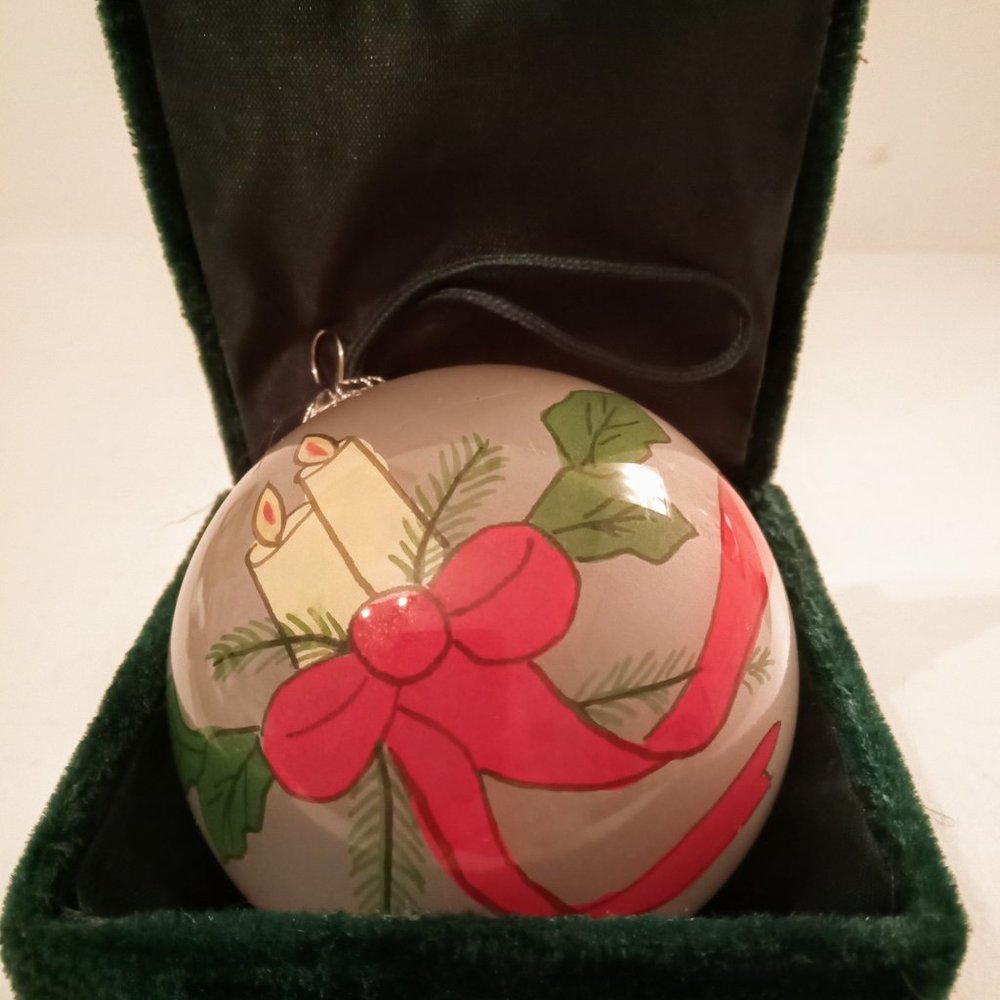 πNIB NWT Holiday Editions Christmas Hand Painted Glass Ornament in Box - Picture 4 of 8